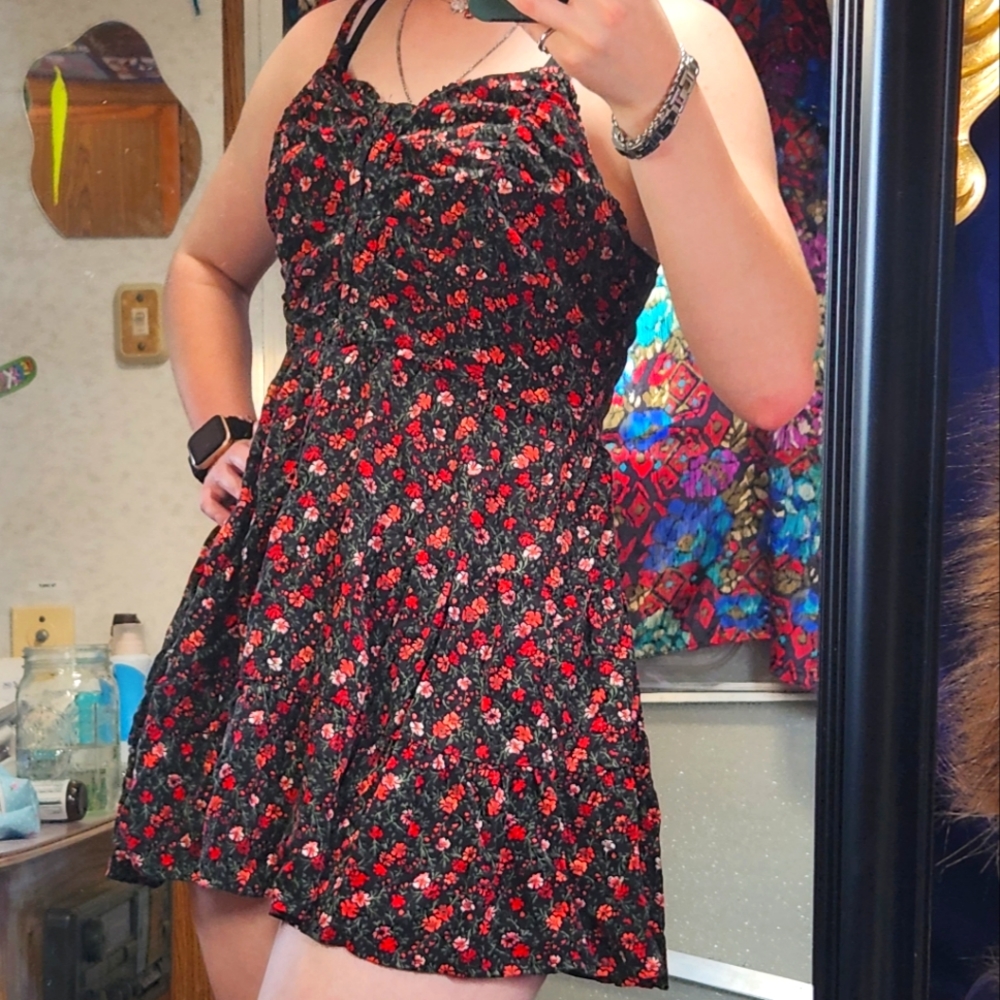 RED FLORAL DRESS🌹 - Picture 2 of 6